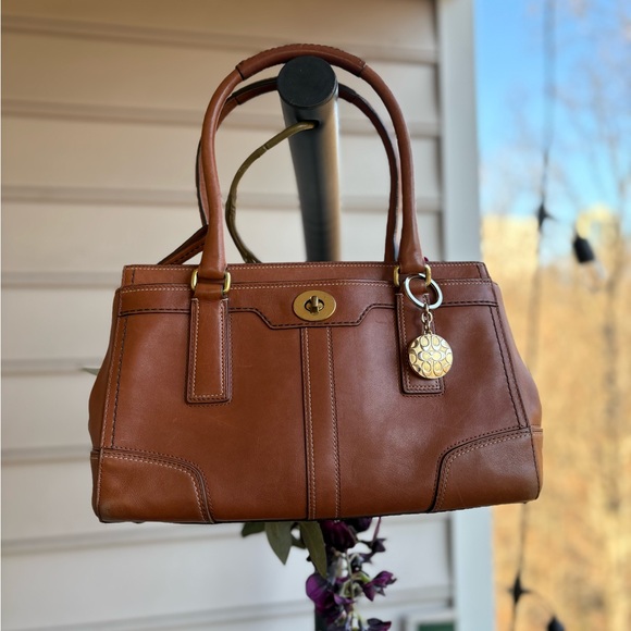 Y2K Coach Hamptons Turnlock Satchel | 11047 | RARE Coach Keychain |Like New - Picture 2 of 15